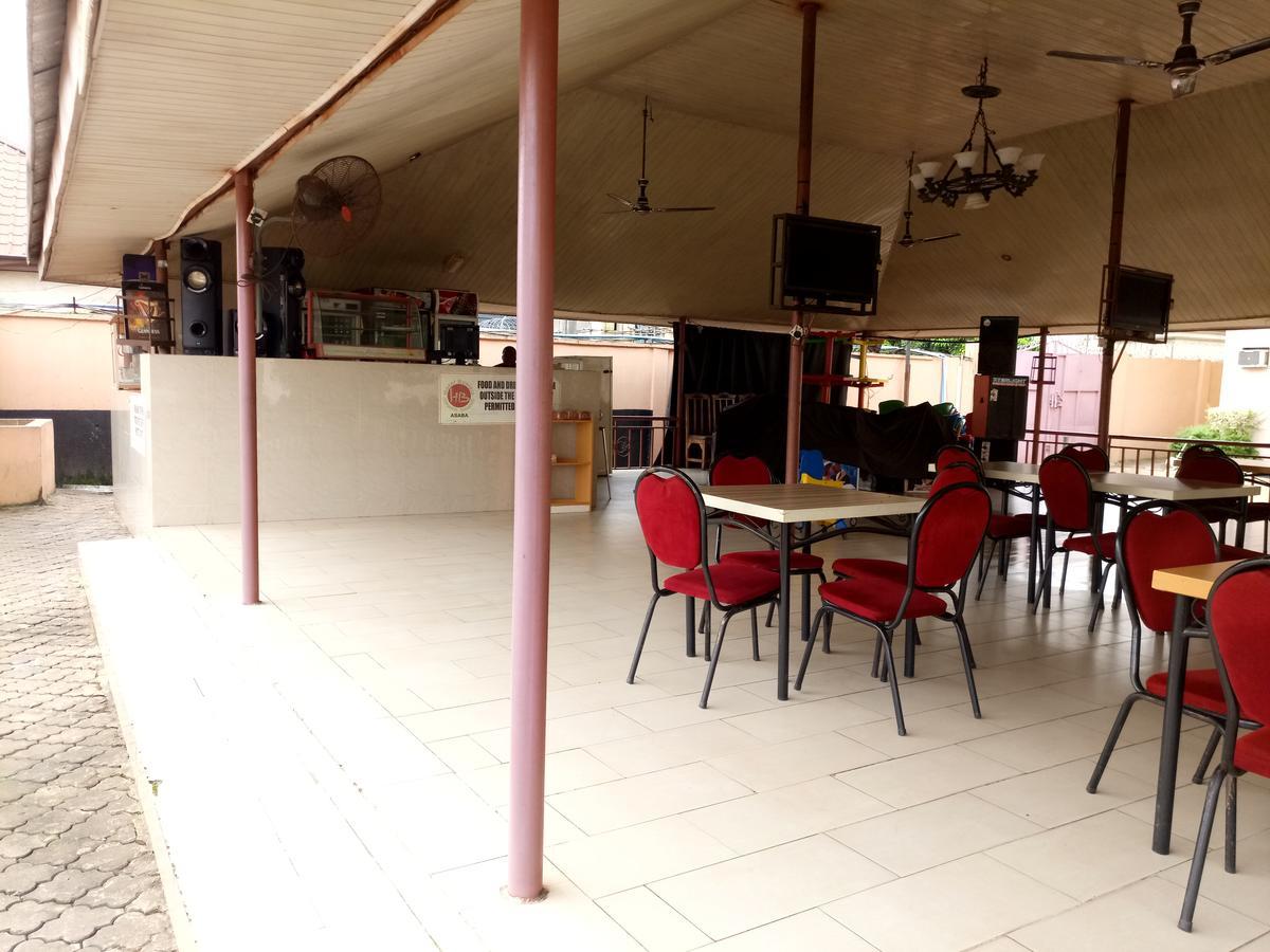 Hotel Benizia Asaba Exteriör bild